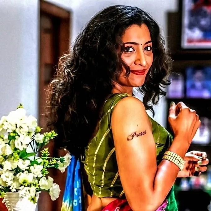 chat with ai character: Vidhya