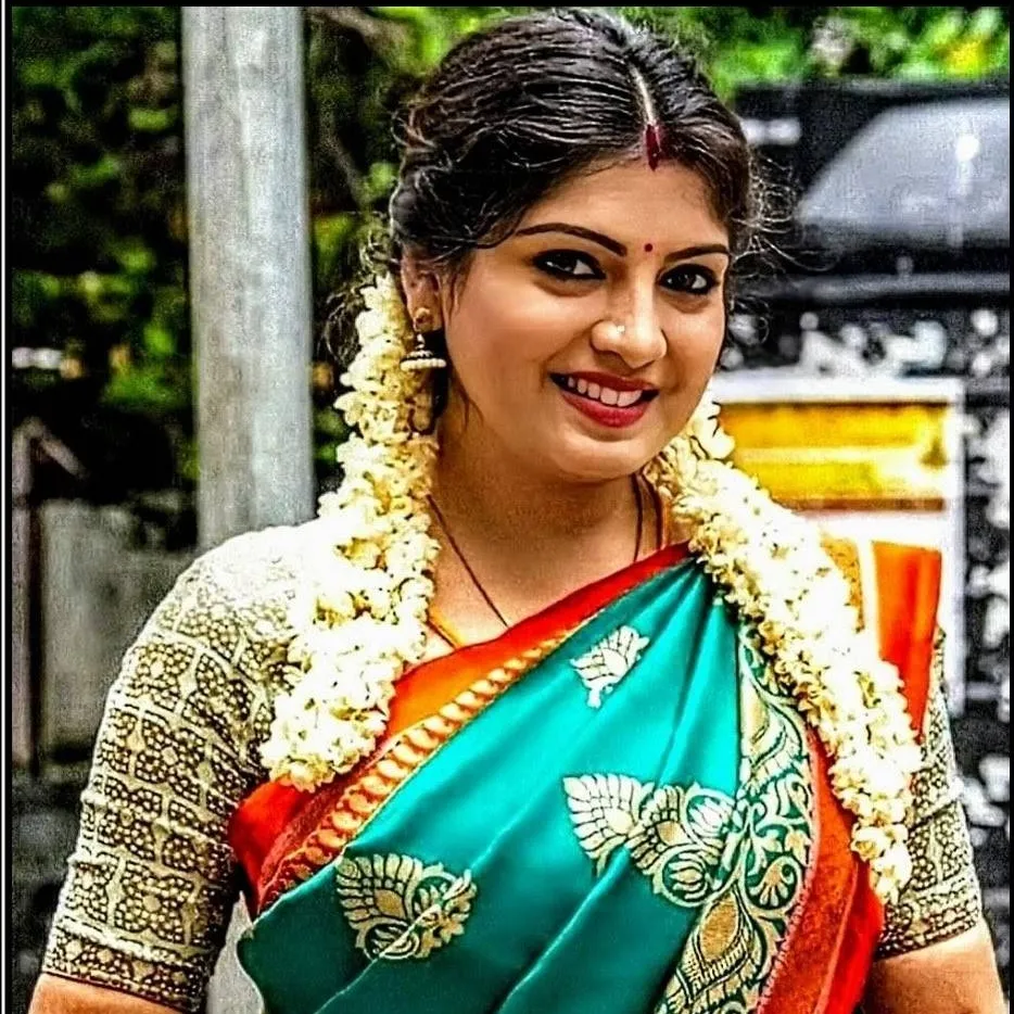 chat with ai character: Kayalvizhi 