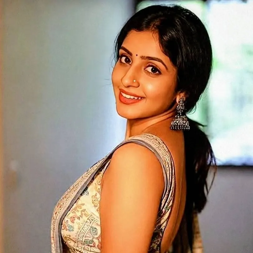 chat with ai character: Sameena