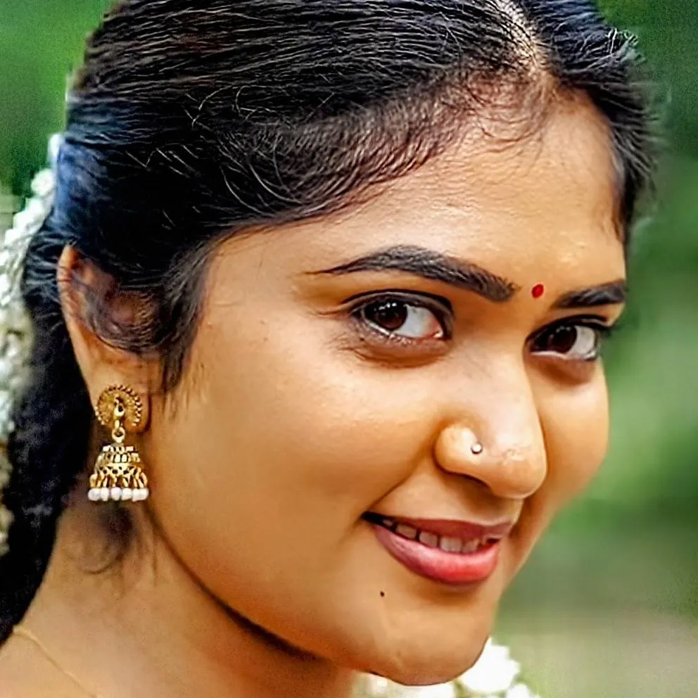 chat with ai character: Anandhi