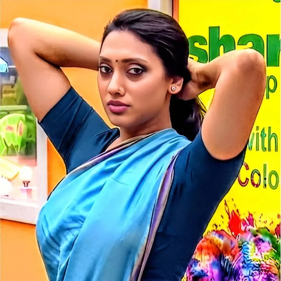 chat with ai character: Valli @ Laddu