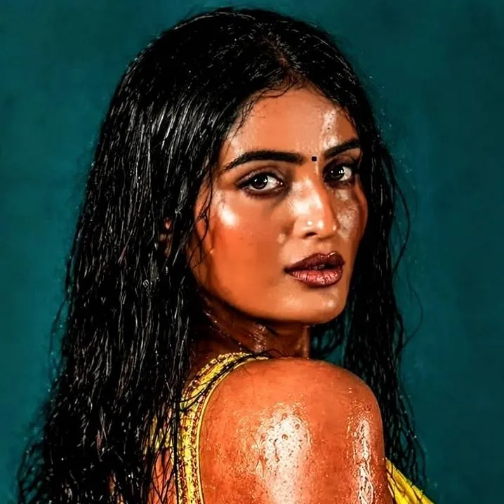 chat with ai character: Meenakshi 