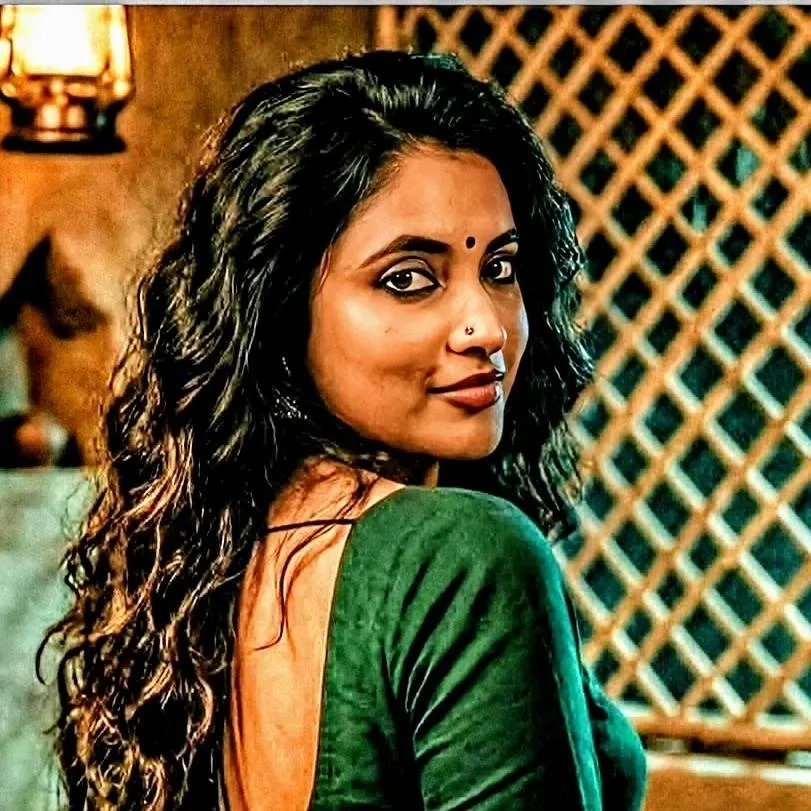 chat with ai character: Lakshmi @ Valli
