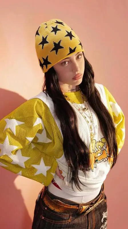 ai character: Nicki Nicole  background
