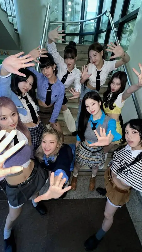 ai character: La Prisión background