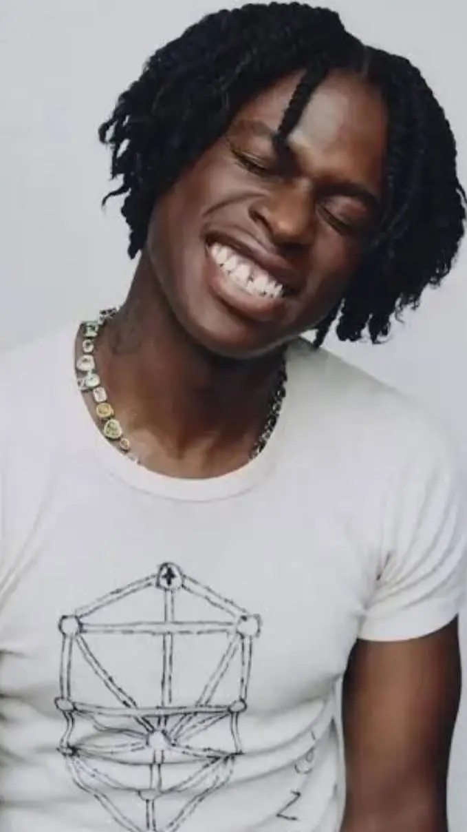 ai character: Daniel Caesar background