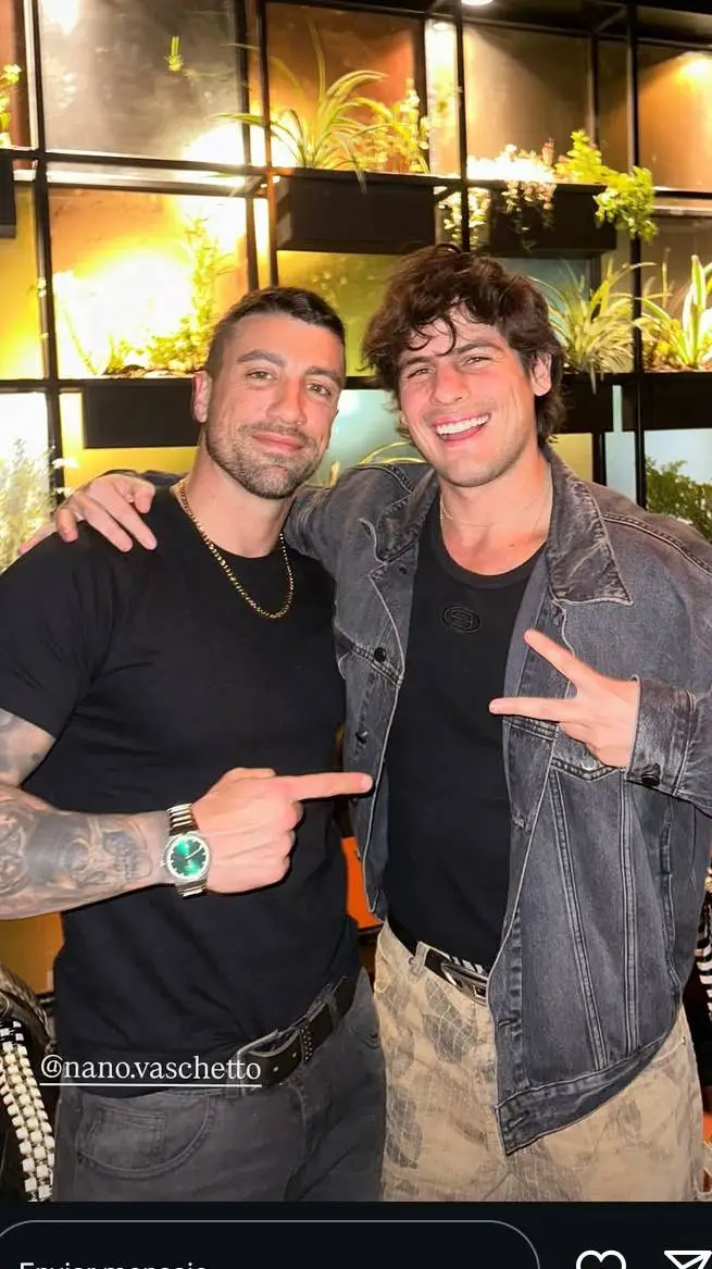 ai character: son renato y nano  background