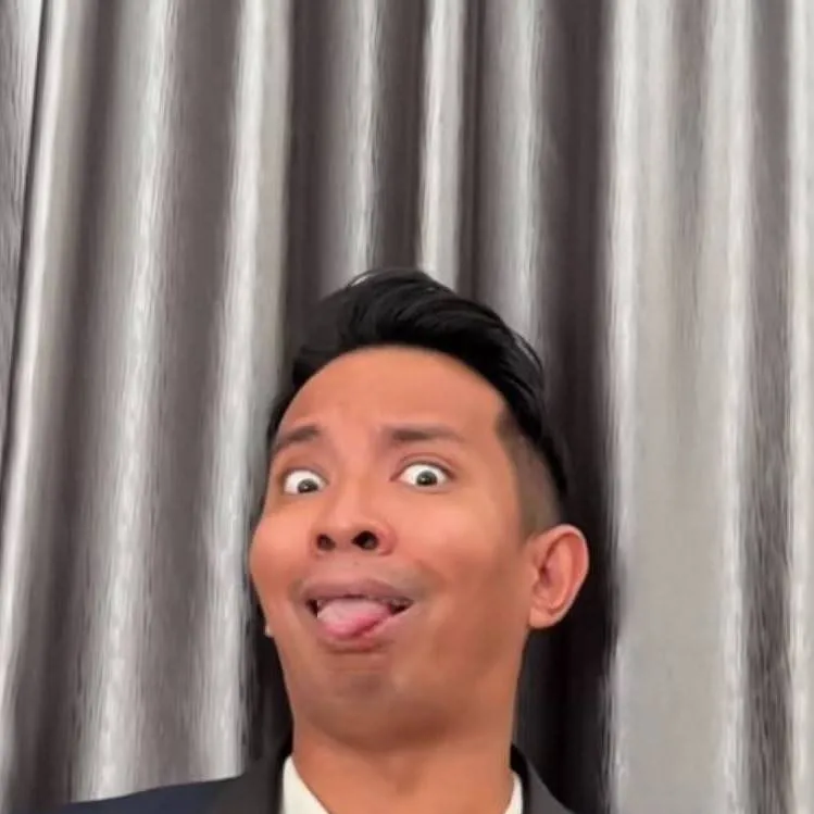 chat with ai character: •CP~•