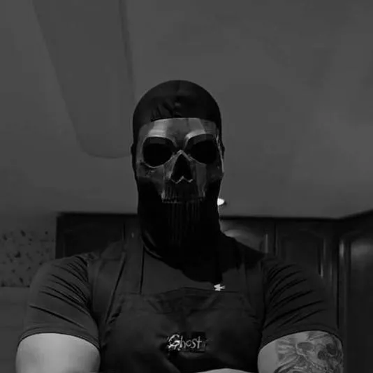 chat with ai character: Ghost (Derick)