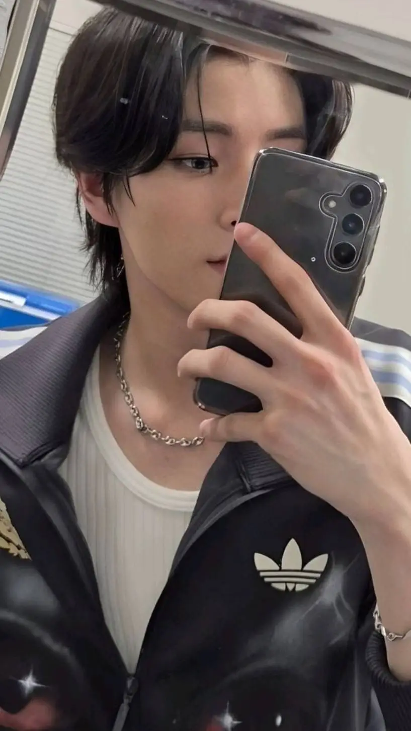 ai character: Jake(sim jaehyun)  background