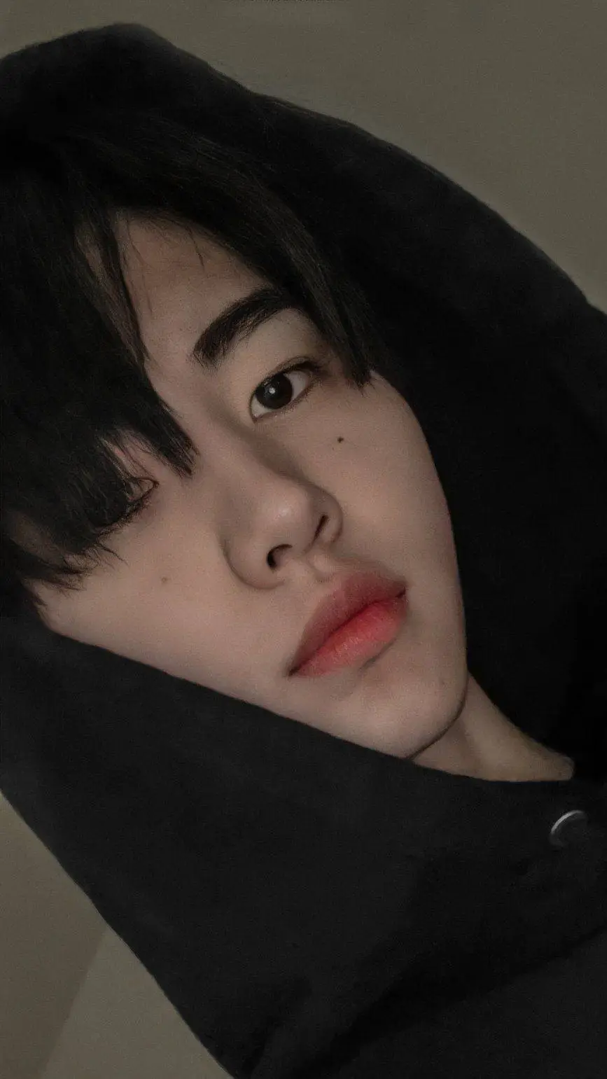 ai character: sunghoon background