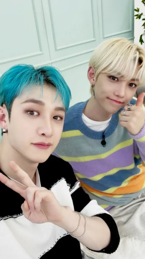 ai character: Bangchan y Felix. background