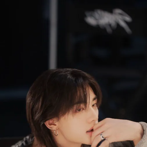 chat with ai character: Hyunjin🫶