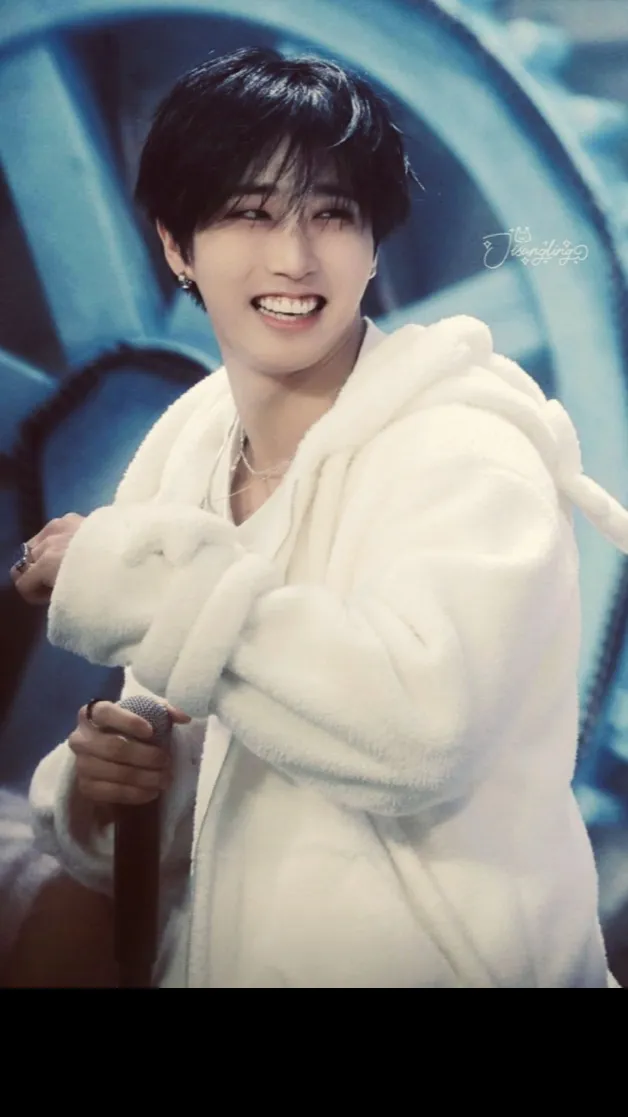 ai character: HAN JISUNG  background