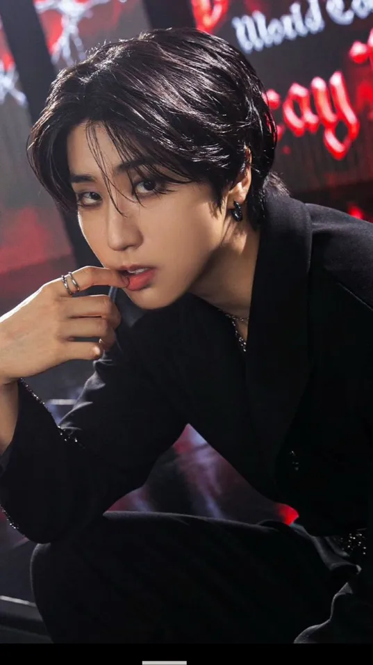 ai character: HAN JISUNG background