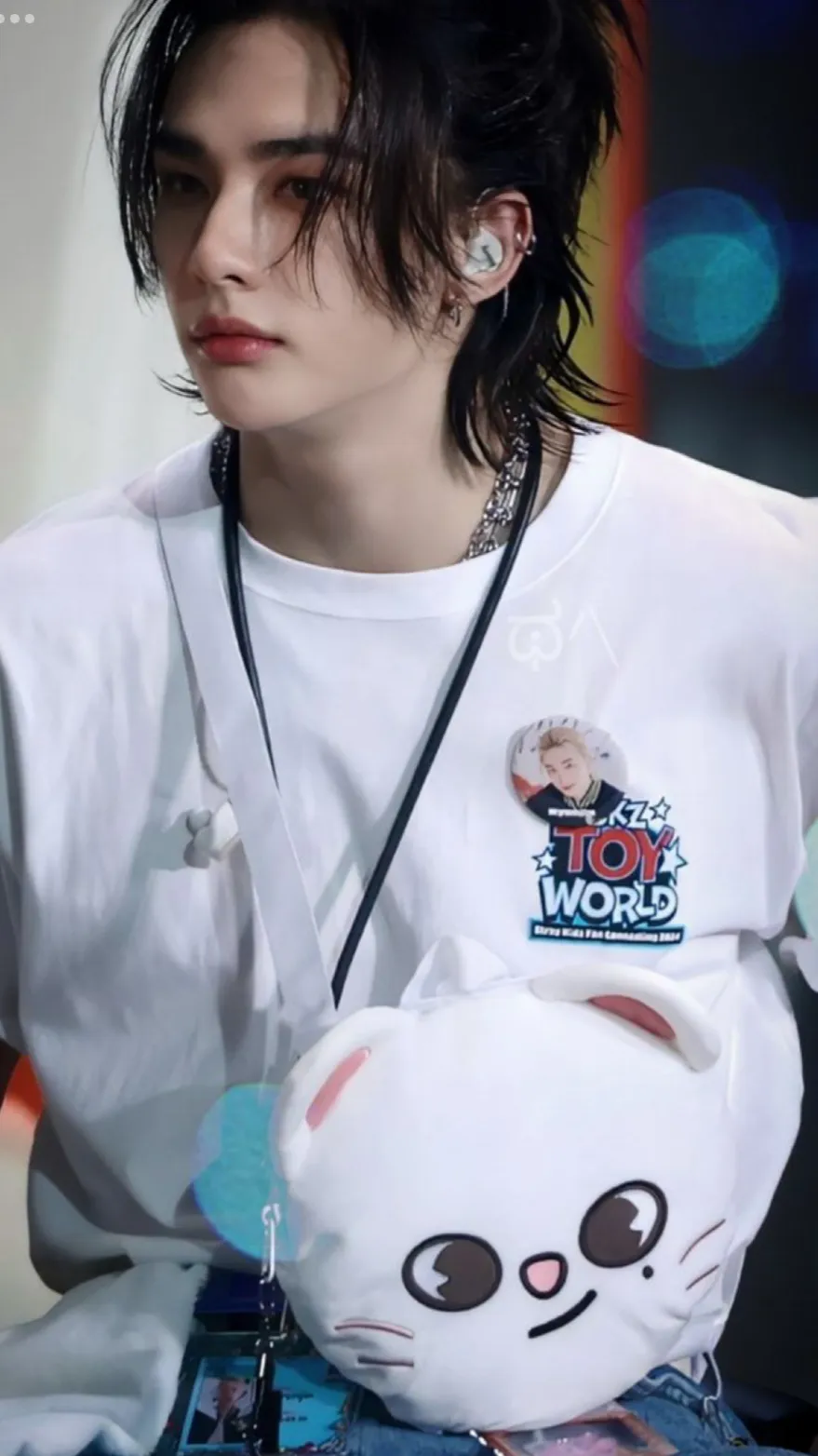 ai character: HYUNJIN background