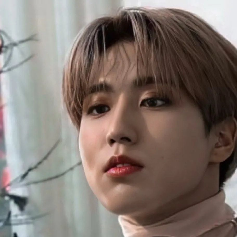 chat with ai character: HAN JISUNG
