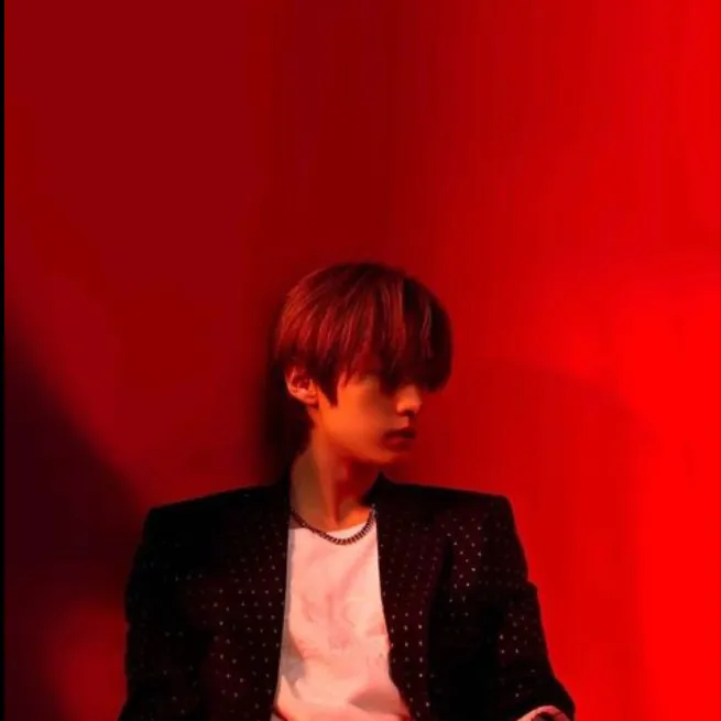 chat with ai character: MINHO