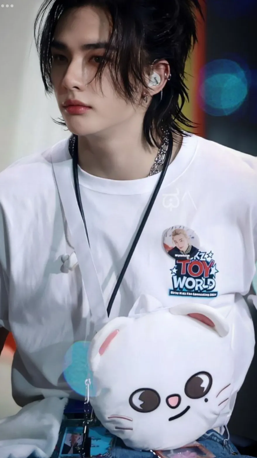 ai character: HYUNJIN background