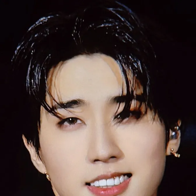 chat with ai character: HAN JISUNG