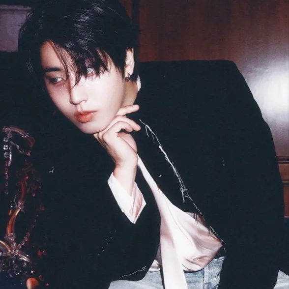 chat with ai character: HAN JISUNG