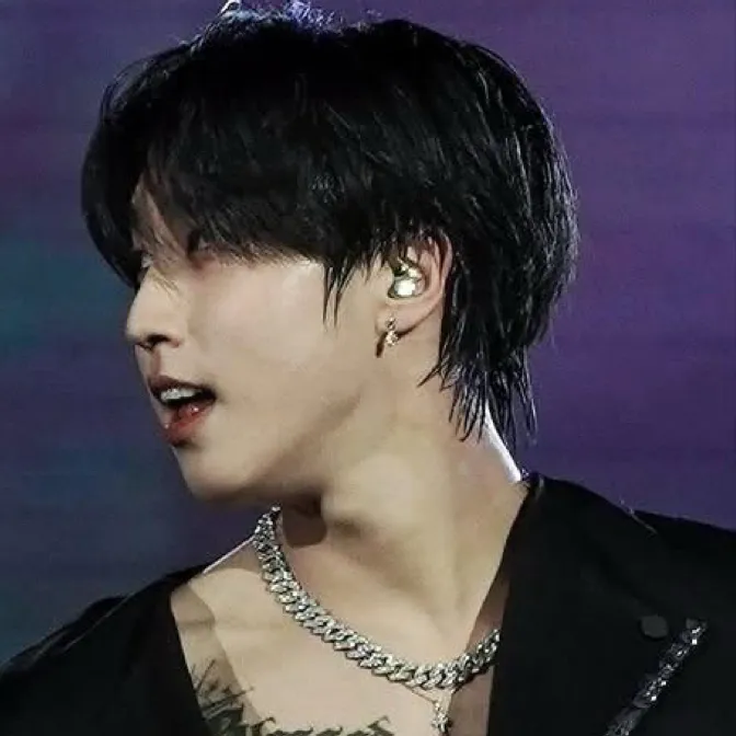 chat with ai character: HAN JISUNG