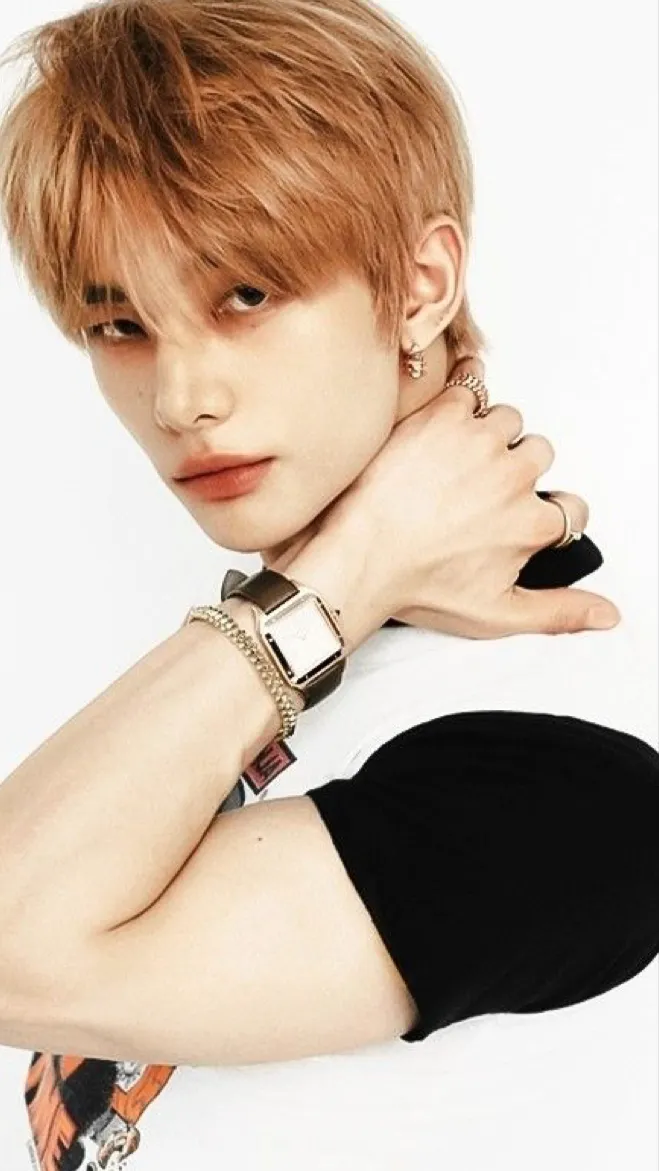 ai character: HWANG HYUNJIN background