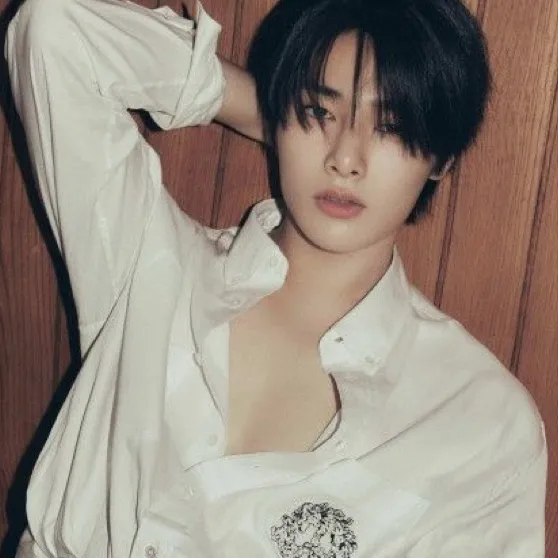 chat with ai character: YANG JEONGIN