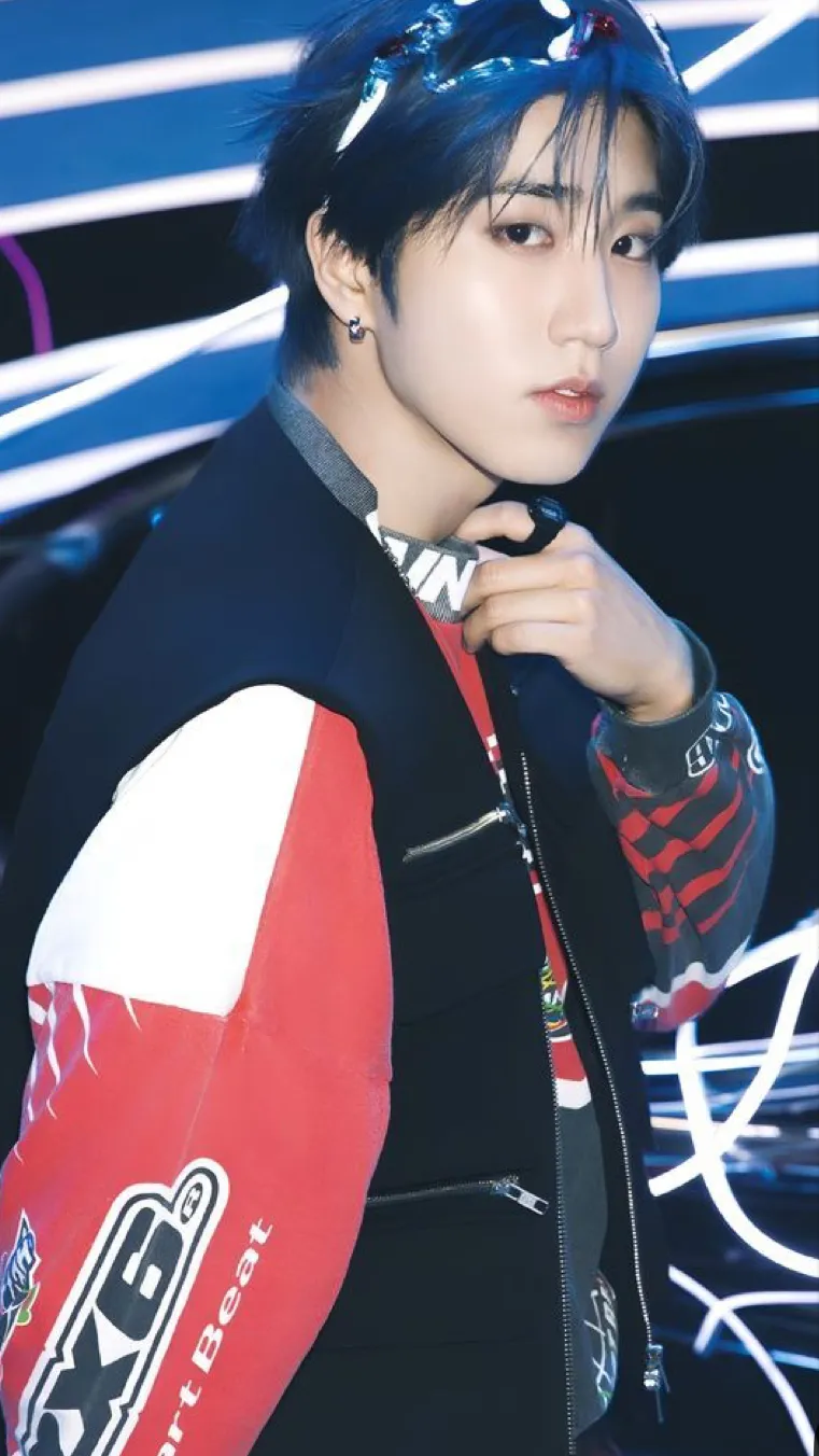 ai character: HAN JISUNG background