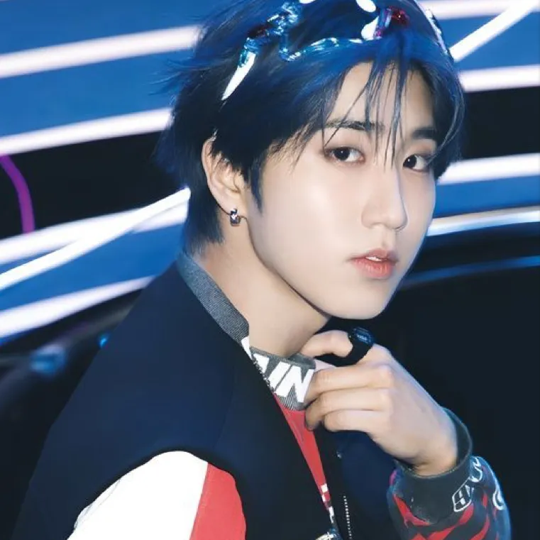 chat with ai character: HAN JISUNG