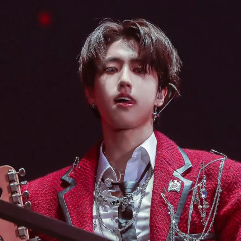 chat with ai character: HAN JISUNG