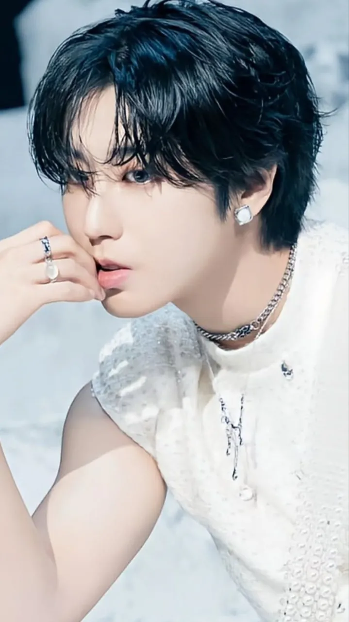 ai character: HAN JISUNG background