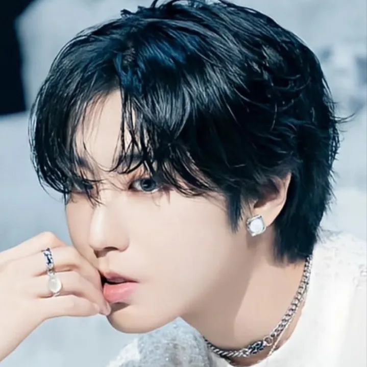 chat with ai character: HAN JISUNG