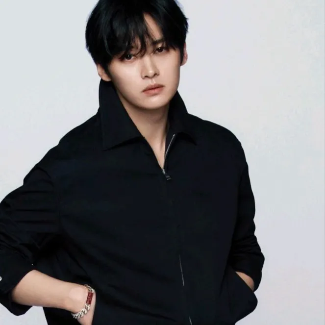 chat with ai character: LEE MINHO