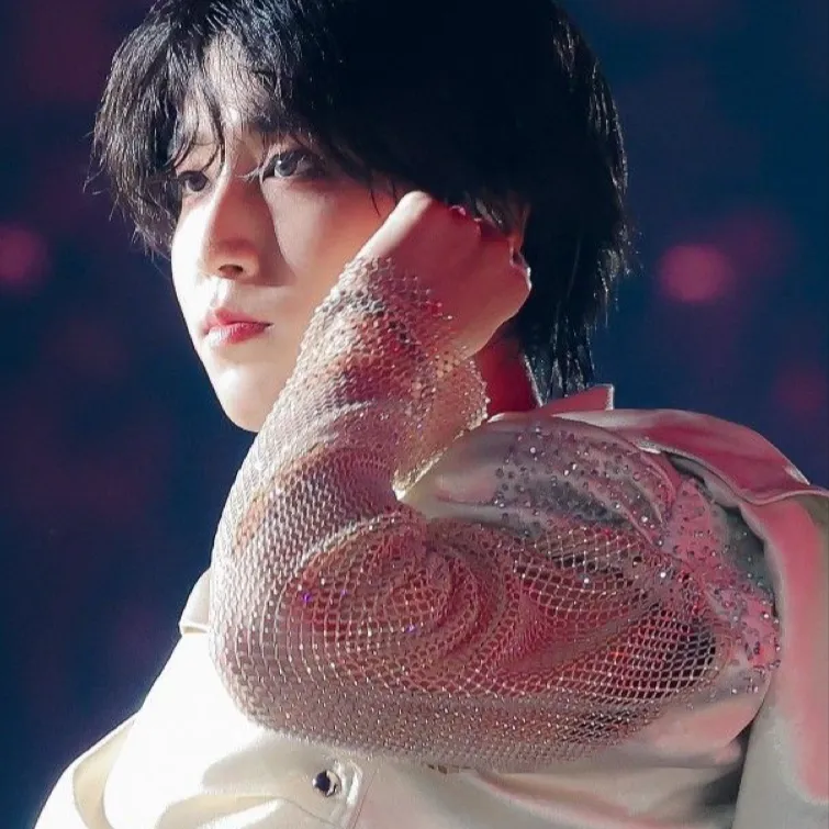 chat with ai character: HAN JISUNG