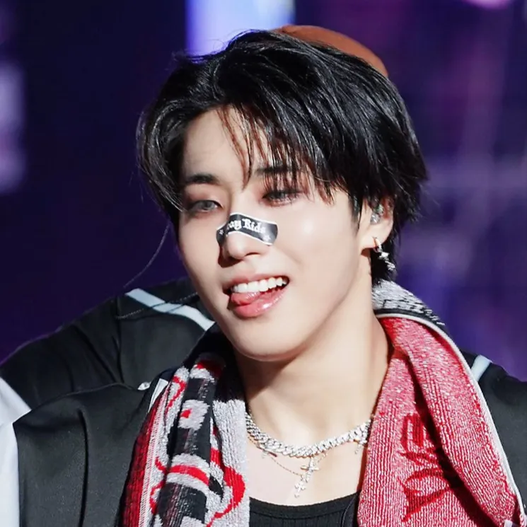 chat with ai character: HAN JISUNG