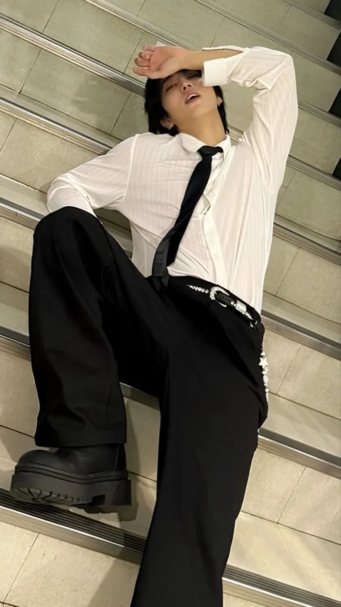 ai character: HAN JISUNG background