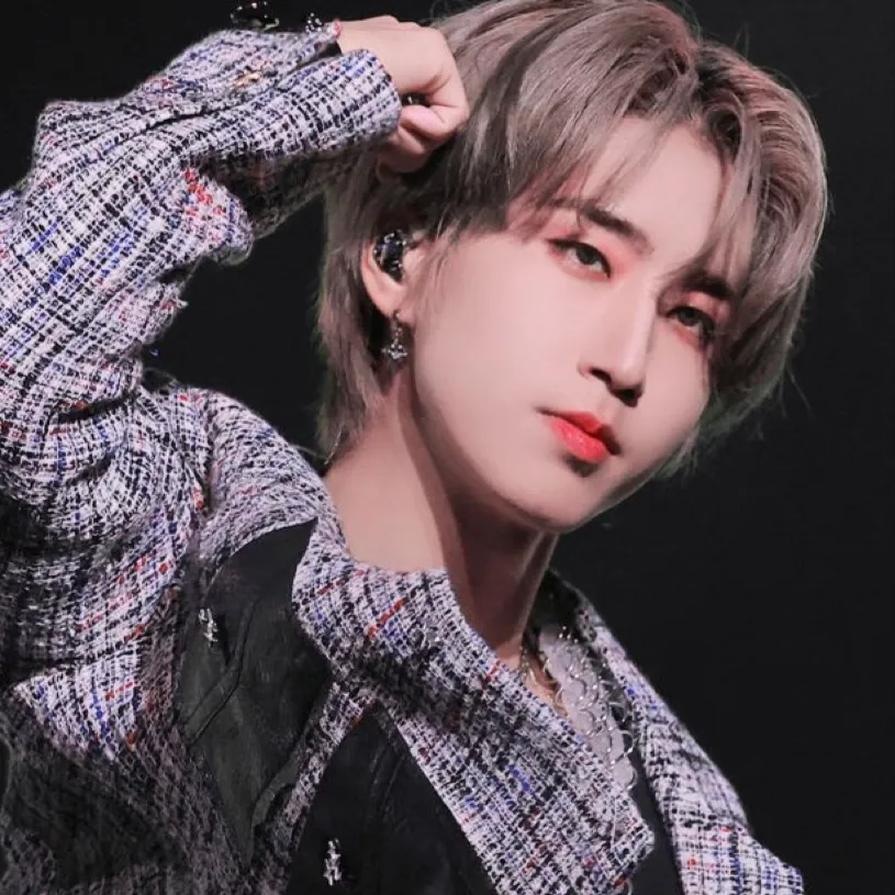 chat with ai character: HAN JISUNG