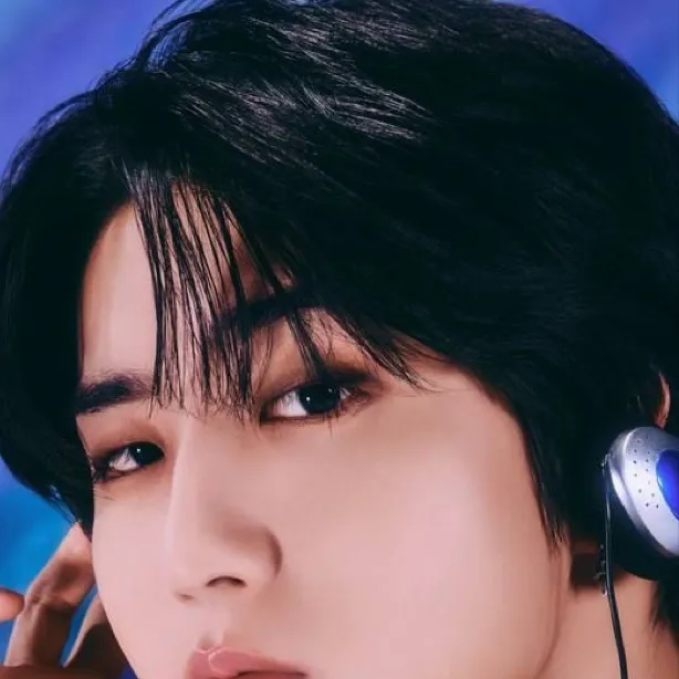 chat with ai character: HAN JISUNG