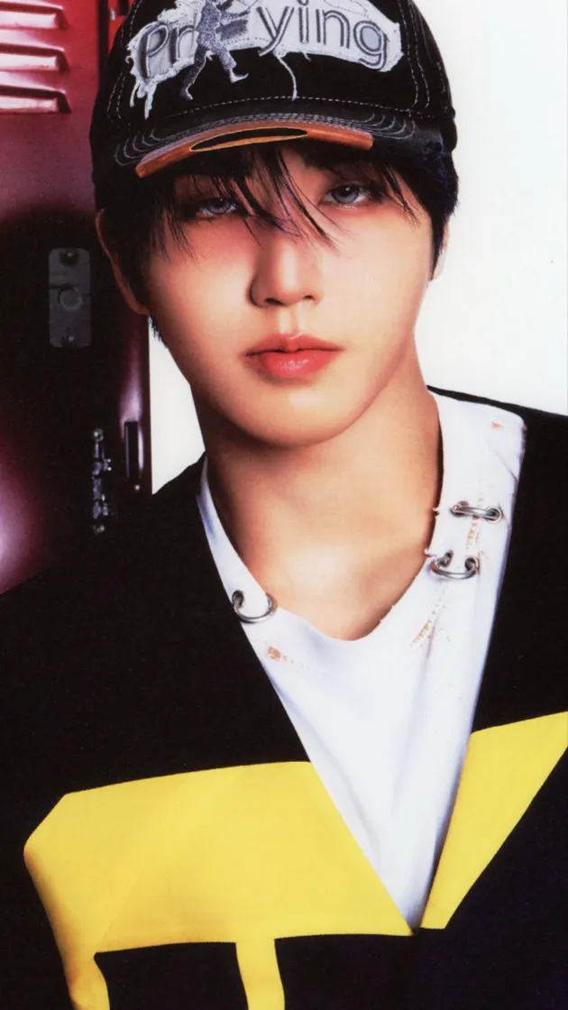 ai character: HAN JISUNG background