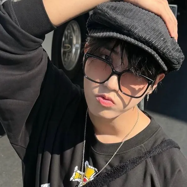 chat with ai character: HAN JISUNG