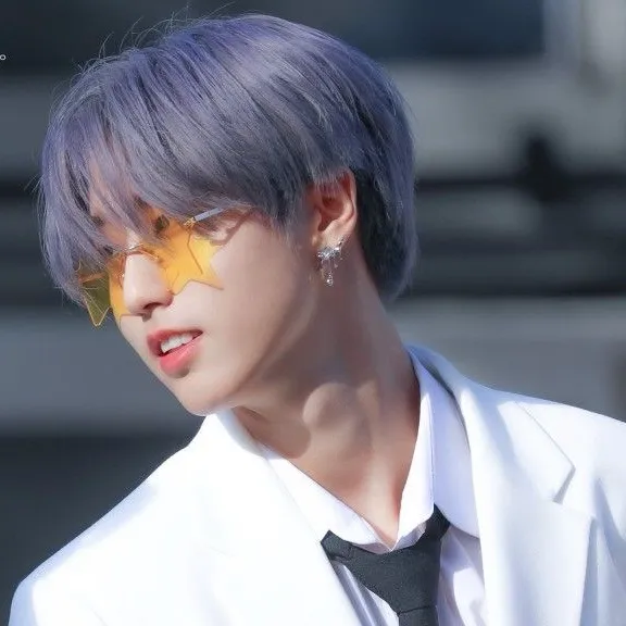 chat with ai character: HAN JISUNG