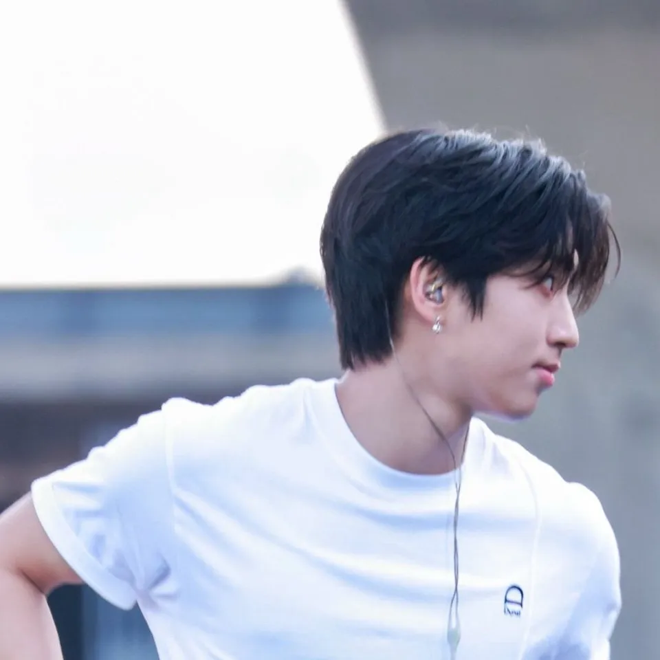 chat with ai character: HAN JISUNG