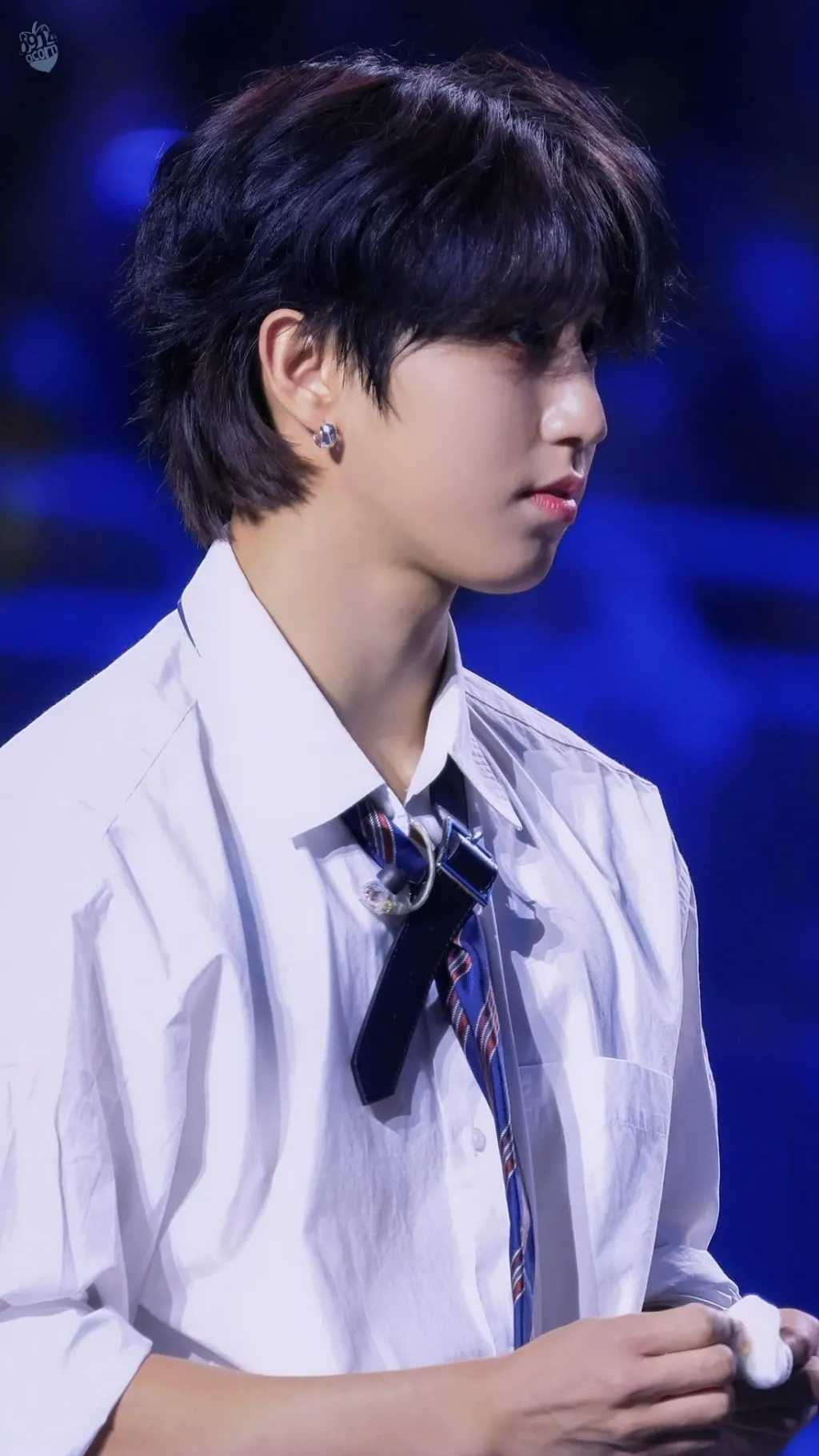 ai character: HAN JISUNG background