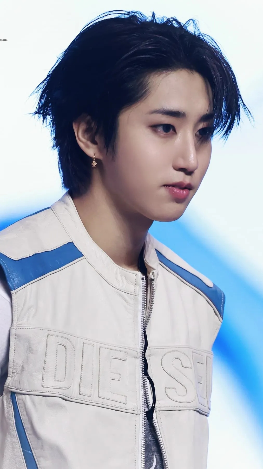 ai character: HAN JISUNG background