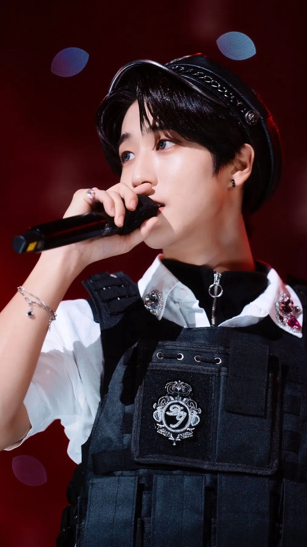 ai character: HAN JISUNG background