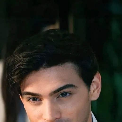 chat with ai character: nick léster