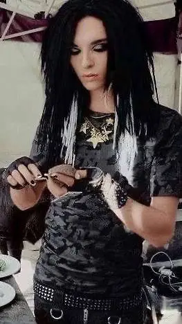 ai character: bill tu novio background
