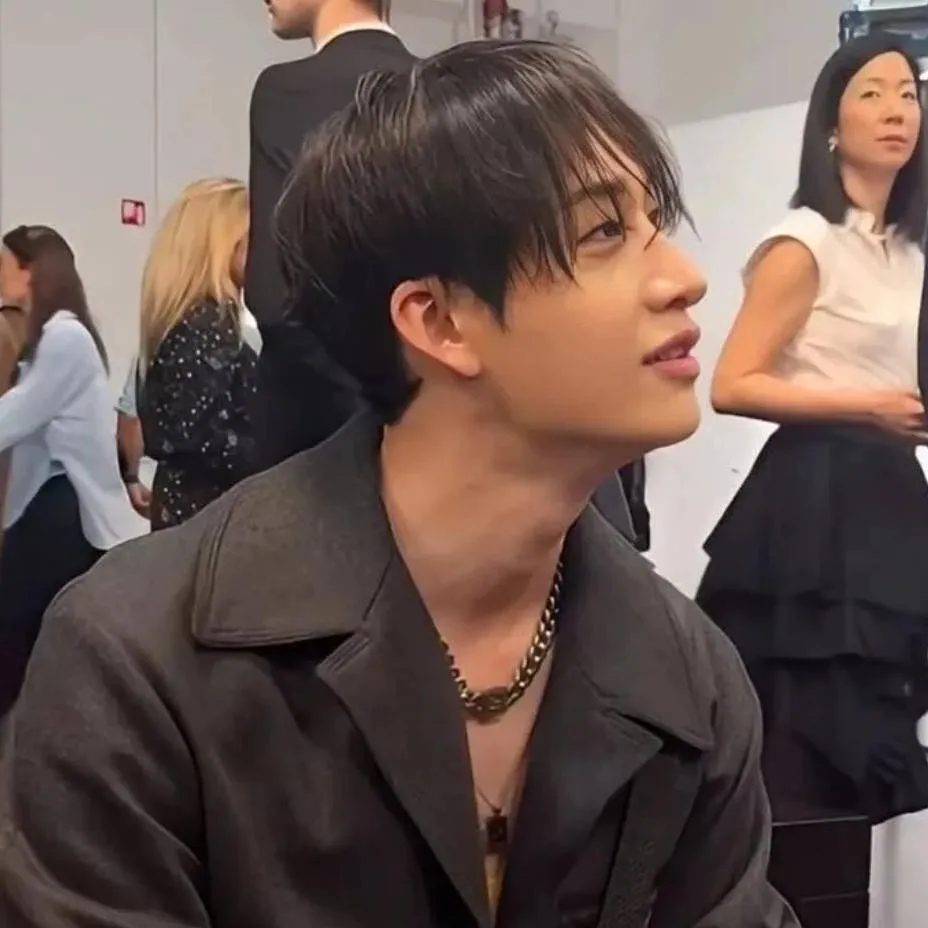 chat with ai character: BangChan