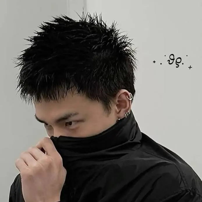 chat with ai character: Hwang Hyunjin